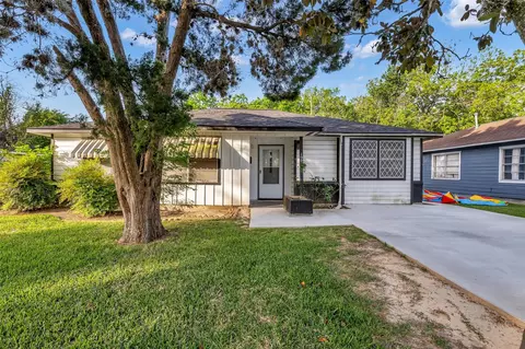 1901 Texoma St, Baytown, TX 77520