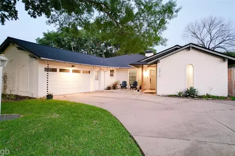 3010 Broadmoor Dr, Sugar Land, TX 77478