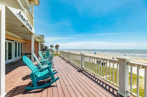 13106 Bermuda Beach Dr, Galveston, TX 77554