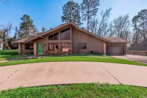1433 Green Briar Dr, Huntsville, TX 77340