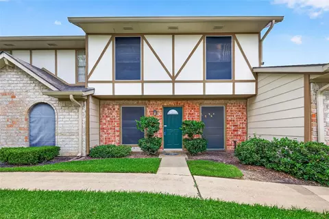 30 SW Windsor Court Ct, Missouri City, TX 77459