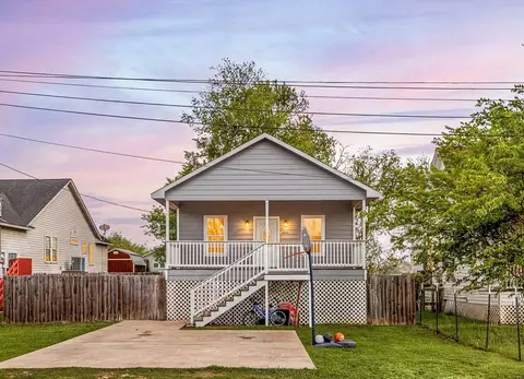 805 E Mulberry Ave, Wharton, TX 77488