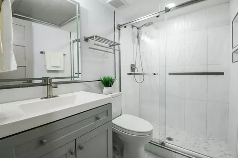 2300 Augusta Dr #28, Houston, TX 77057