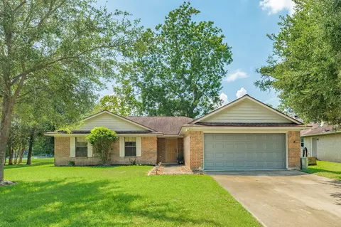 121 Bougainvillea St, Lake Jackson, TX 77566