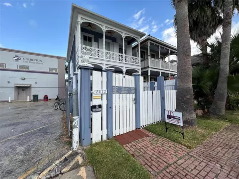 2412 Winnie St, Galveston, TX 77550