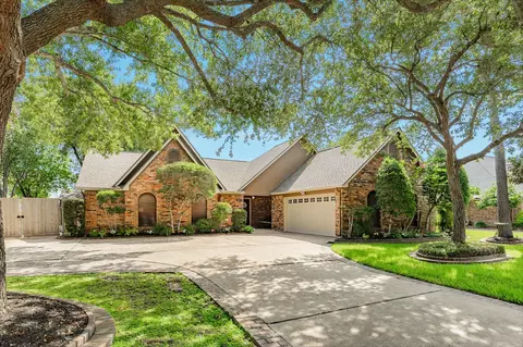 1617 White Wing Cir, Friendswood, TX 77546