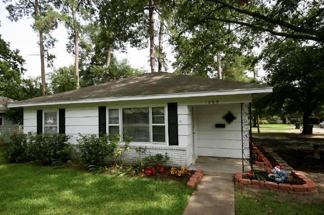 1009 Callahan Ave, Conroe, TX 77301 photo 1