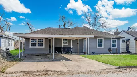 509 Evans St, Angleton, TX 77515 photo 1