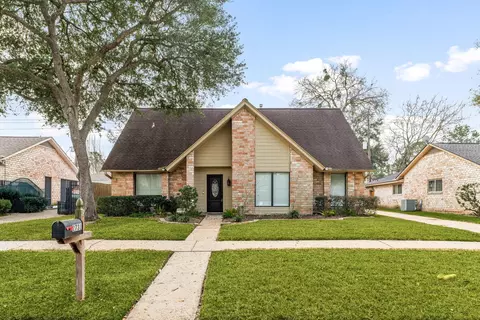 2731 Field Line Dr, Sugar Land, TX 77479