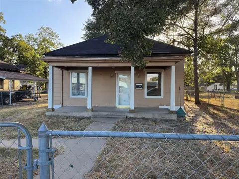 506 S Mechanic St, El Campo, TX 77437