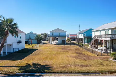 4130 Grayson Dr, Galveston, TX 77554