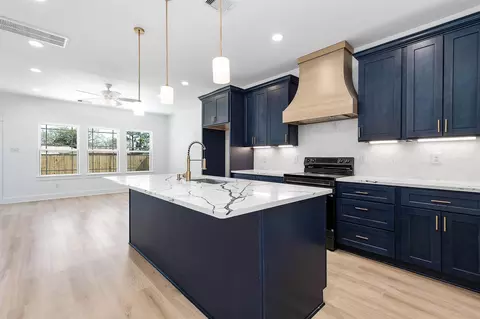 8602 Hoffman St, Houston, TX 77016