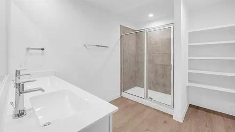 Bath - 3911 Dodington Ash Dr, Fulshear, TX 77441 photo 2 of 3