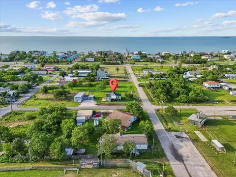 246 18th St, San Leon, TX 77539