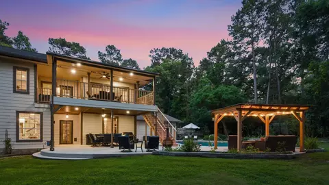 Exterior - 39 Creek Forest Ln, Conroe, TX 77384 photo 9 of 16