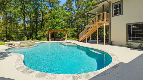 Exterior - 39 Creek Forest Ln, Conroe, TX 77384 photo 11 of 16