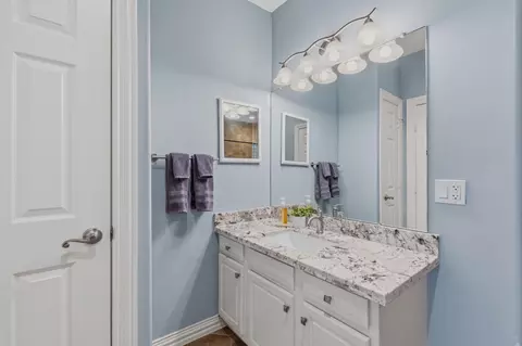 Bath - 39 Creek Forest Ln, Conroe, TX 77384 photo 4 of 7