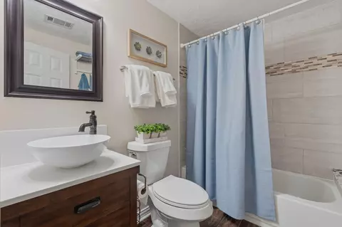 Bath - 39 Creek Forest Ln, Conroe, TX 77384 photo 1 of 7