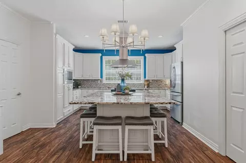 Kitchen - 39 Creek Forest Ln, Conroe, TX 77384 photo 1 of 4