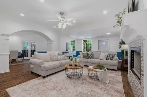 Living - 39 Creek Forest Ln, Conroe, TX 77384 photo 1 of 2