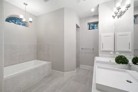 Bath - 27418 Jacobs Path Ln, Spring, TX 77386 photo 8 of 8