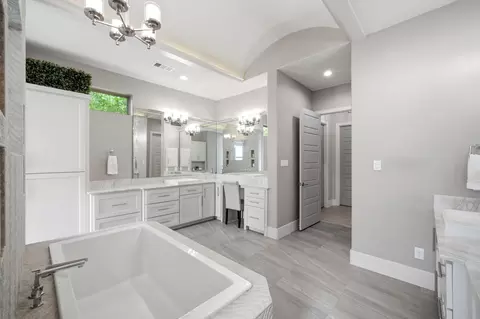 Bath - 27418 Jacobs Path Ln, Spring, TX 77386 photo 2 of 8