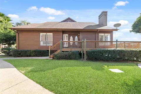 717 Davis Rd, League City, TX 77573