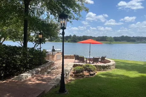 852 Overbrook Dr, Huntsville, TX 77340