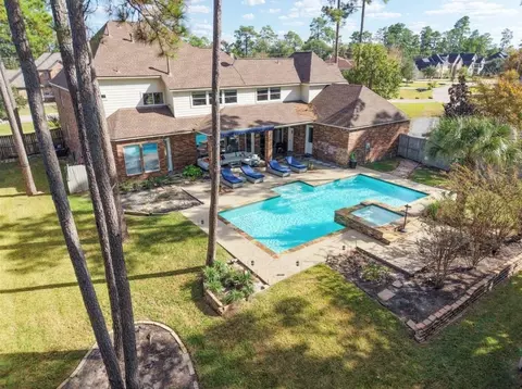 25307 Piney Bend Ct, Spring, TX 77389