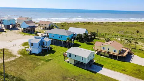 12878 Jean Lafitte Dr, Freeport, TX 77541