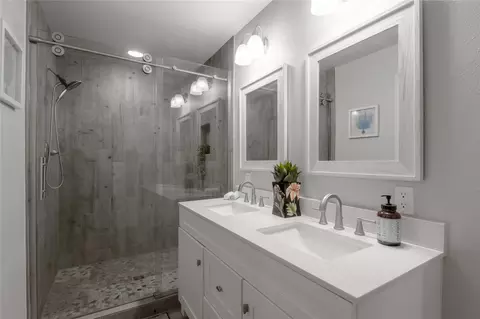 Bath - 110 N Bailey St, Trinity, TX 75862 photo 1 of 1
