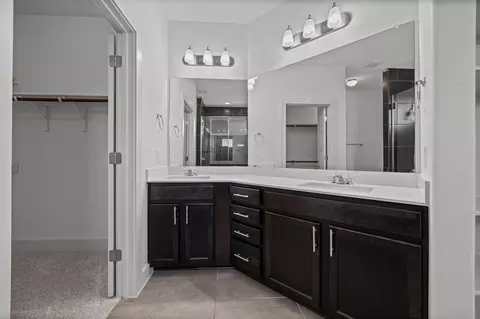 Bath - 2303 Capulet St, Austin, TX 78741 photo 2 of 3