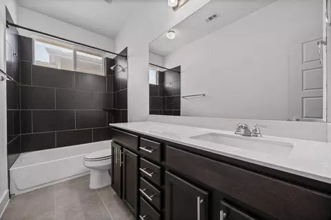 Bath - 2303 Capulet St, Austin, TX 78741 photo 3 of 3