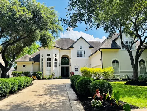 24 Saint Christopher Ct, Sugar Land, TX 77479