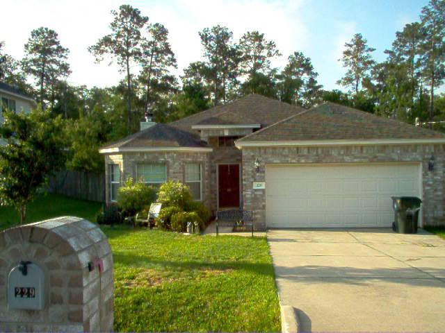 229 Maple Ln, Conroe, TX 77304 photo 1