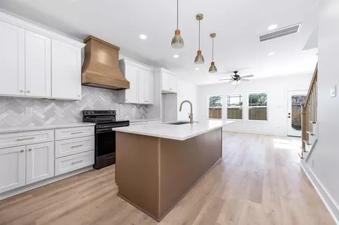 8598 Hoffman St, Houston, TX 77016
