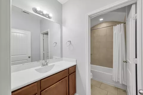 Bath - 5615 Glenfield Spring Ln, Spring, TX 77389 photo 1 of 3