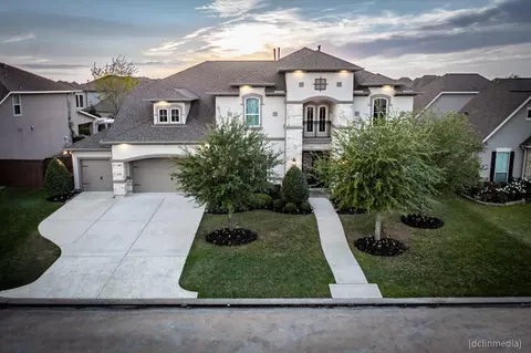 10507 S Sunrise Shores Ln, Cypress, TX 77433