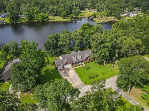 211 Hazel Dr, Village Mills, TX 77663