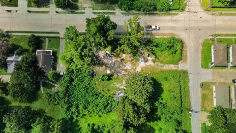 8102 Peachtree St, Houston, TX 77016