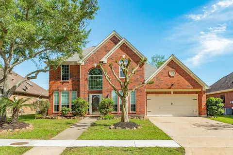 2601 Piney Woods Dr, Pearland, TX 77581