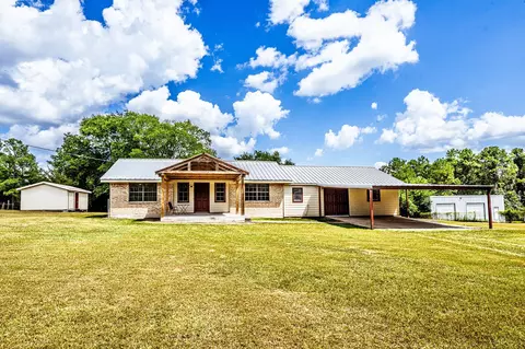 98 Oak Creek Dr, Huntsville, TX 77340