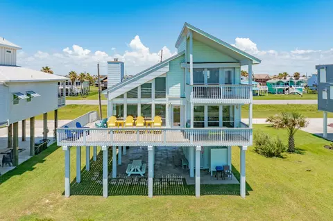 21916 Kennedy Dr, Galveston, TX 77554