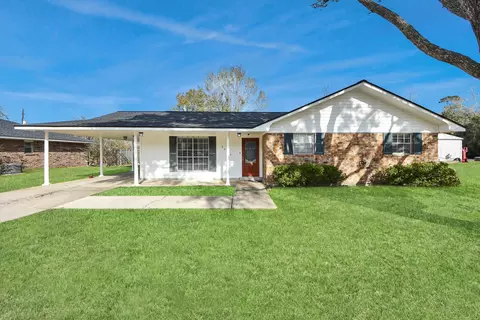2004 Manor St, Dayton, TX 77535