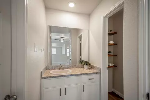 Bath - 2355 Mount Locke Path, Conroe, TX 77301 photo 4 of 5