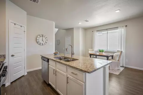 Kitchen - 2355 Mount Locke Path, Conroe, TX 77301 photo 2 of 6
