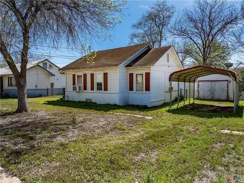 230 Thornton St, Gonzales, TX 78629
