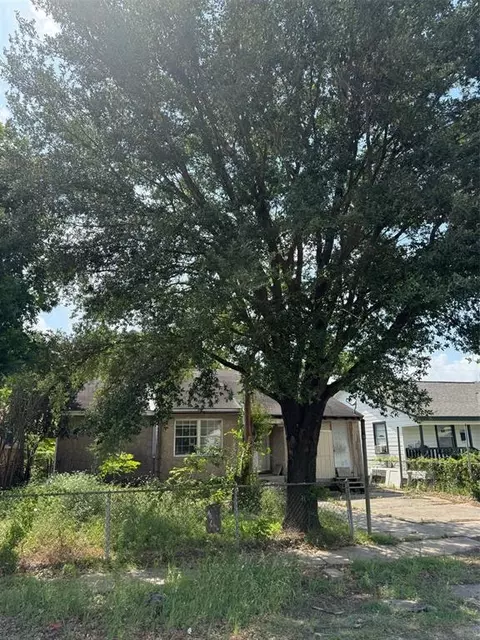 1130 Hoffman St, Houston, TX 77020