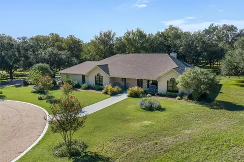2015 W Guenther Ln, La Grange, TX 78945