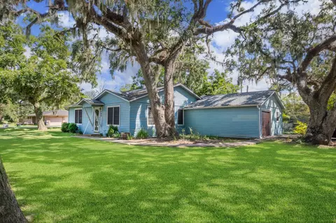 706 E New York St, Brazoria, TX 77422